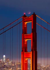 Photo sur Plexiglas Pont du Golden Gate golden gate bridge align with red moon 