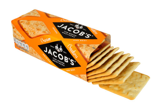 Jacobs savoury cream crackers for cheese in a 300g pack