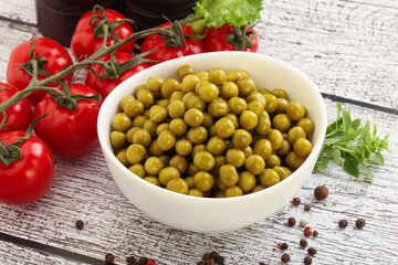 Canned sweet green peas conserve