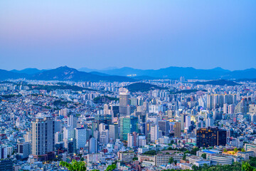 Obraz premium Seoul city night view taken from Namsan Mountain in Seoul, South Korea at night time