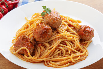 Spaghetti with meatball in tomato sause