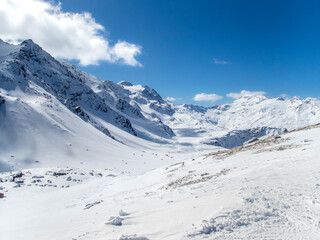 Fototapeta premium Alpine summits, and glaciers in the skiing area of Piz Corvatsch