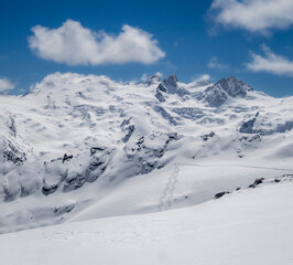 Fototapeta na wymiar Alpine summits, and glaciers in the skiing area of Piz Corvatsch