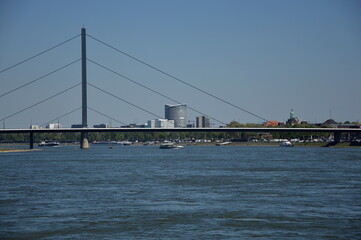Panorama am Fluss Rhein in Düsseldorf, Nordrhein - Westfalen
