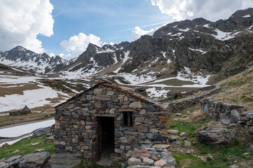 Fototapeta na wymiar Rural cabin with the typical dry stone wall in Arcalis, Ordino in Andorra.