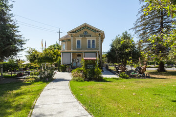 Obraz premium Small Victorian house at San Jose history Museum