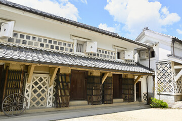 岩村城上町の商家の蔵とナマコ壁