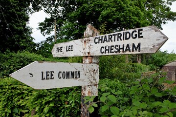Old wooden signpost with directions to The Lee, Lee Common and Chartridge and Chesham in Buckinghamshire, England, UK