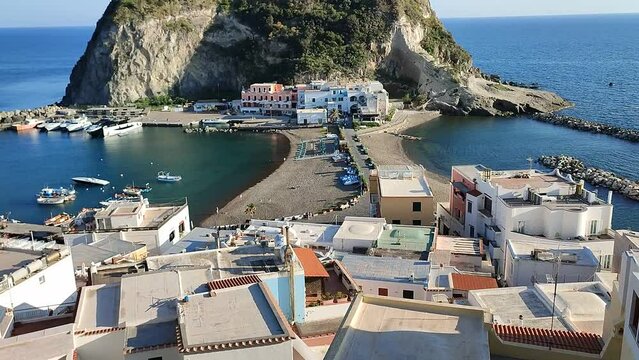 Ischia - Panoramica verticale del borgo di Sant'Angelo