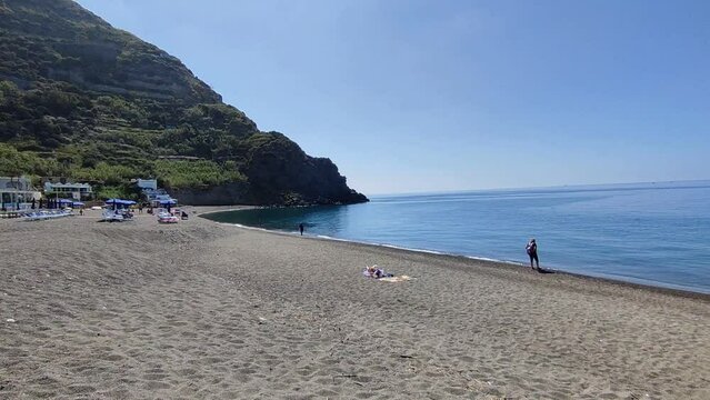 Ischia &ndash; Panoramica della Spiaggia dei Maronti dalla spiaggia libera