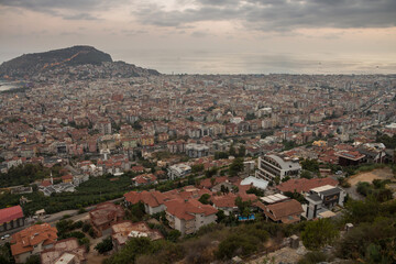 Obraz premium Türkiye, Alanya, 30.08.2021: Alanya city at sunset aerial view, Turkey