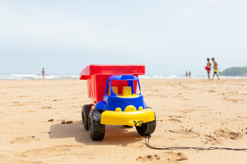 Fototapeta premium toys on the beach