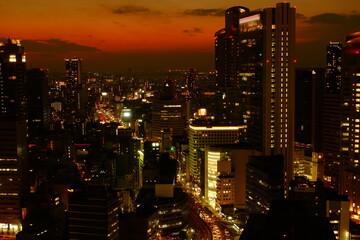 大阪の都市風景　夕暮れと夜景