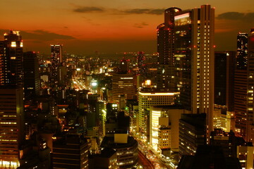 Fototapeta premium 大阪の都市風景 夕暮れと夜景