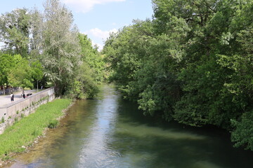 Fototapeta na wymiar Le fleuve Charente dans Angouleme, ville de Angouleme, département de la Charente, France