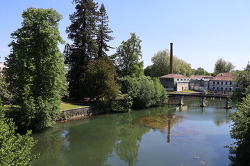 Fototapeta premium Le fleuve Charente dans Angouleme, ville de Angouleme, département de la Charente, France