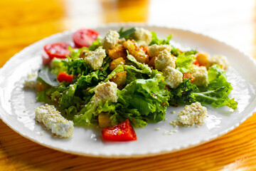 Bagel toast with cream cheese and tomatoes