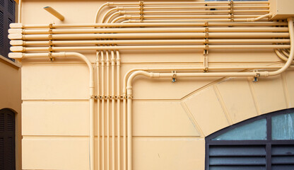 Picture of the installation pattern of the electrical wiring system outside the architectural building.