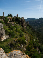 Fototapeta na wymiar imagen del acantilado a un lado del pueblo de Siurana, Tarragona