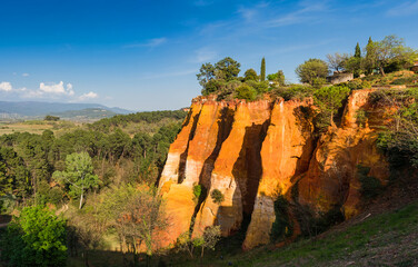 Ochre-red Cliffs in Roussillon (Les Ocres), Provence, France - obrazy, fototapety, plakaty