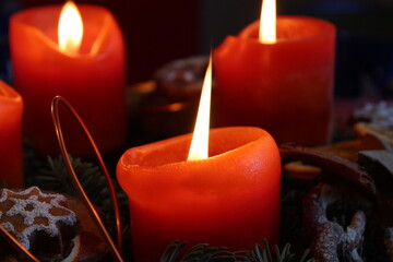 Red candles, weihnachtliche  rote Kerzen