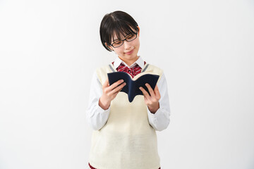 読書をする女子高校生