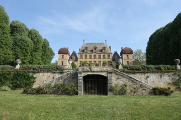 Fototapeta na wymiar Jardin du château de Fléchéres en France