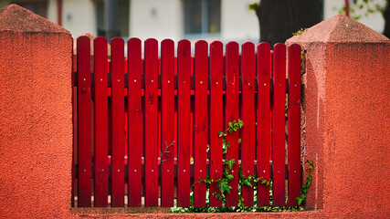 red fence with green fence - obrazy, fototapety, plakaty