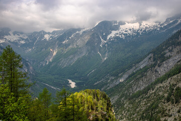 Fototapeta na wymiar Blick vom Vrsic-Pass in das Soca-Tal