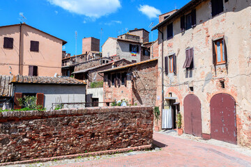 Fototapeta na wymiar street view of san gimignano medieval town, Italy