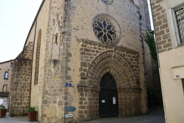 L'église Saint Maxime, vue de l'extérieur, ville de Confolens, département de la Charente, France