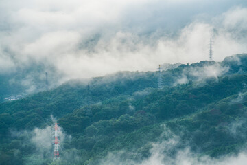 Fototapeta premium 霧がかかる山