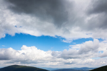 Obraz premium grey clouds on a blue sky. calm nature background. weather change before the rain