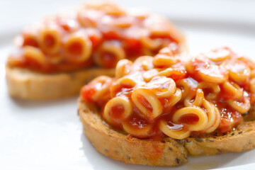 english aussie pasta hoops in tomato sauce toast