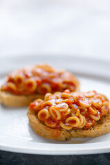 Obraz na płótnie Canvas english aussie pasta hoops in tomato sauce toast