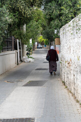 Fototapeta na wymiar old woman walking in the street