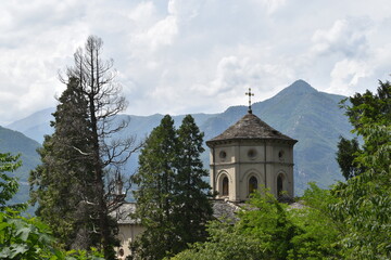 Fototapeta na wymiar church in the mountains