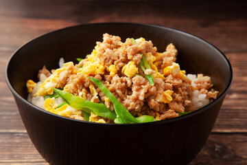鶏そぼろ丼