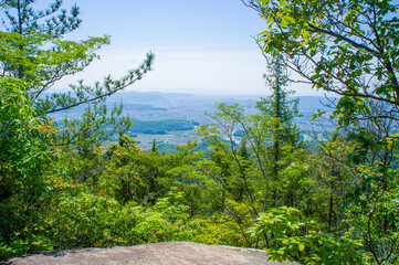 鬼ノ城から臨む吉備津平野、5月撮影