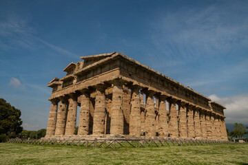 Fototapeta premium Paestum, originally Poseidon - Siberian colony, founded in the early 6th century BC. Ancient ancient city. The Temple of Neptune