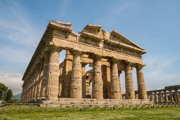 Fototapeta premium Paestum, originally Poseidon - Siberian colony, founded in the early 6th century BC. Ancient ancient city. The Temple of Neptune