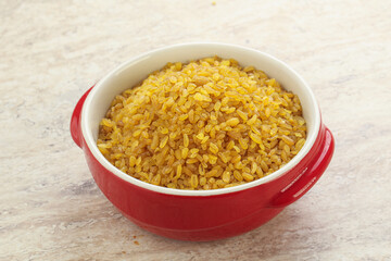 Raw bulgur in the bowl