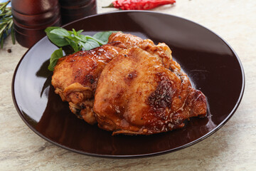 Roasted chicken leg with spicy sauce