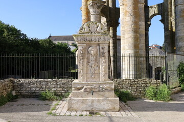 La fontaine Saint Sauveur, village de Charroux, département de la Vienne, France