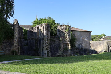 Les vestiges de l'abbaye Saint Sauveur, village de Charroux, département de la Vienne, France