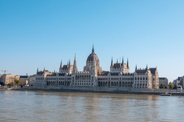Fototapeta premium budapest parliament building at sunny day
