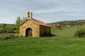 Fototapeta na wymiar Ermita de Santa Quiteria en el Valle de Motorrita en Gúdar