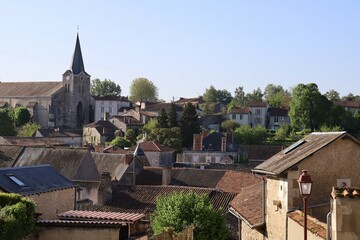 Vue d'ensemble de Charroux, village de Charroux, département de la Vienne, France