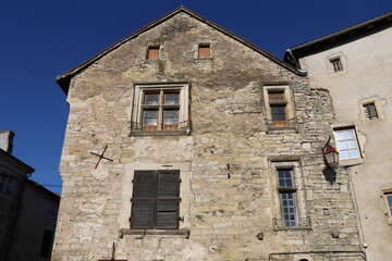 Fototapeta na wymiar Maison typique, vue de l'extérieur, village de Charroux, département de la Vienne, France