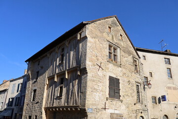 Maison typique, vue de l'extérieur, village de Charroux, département de la Vienne, France